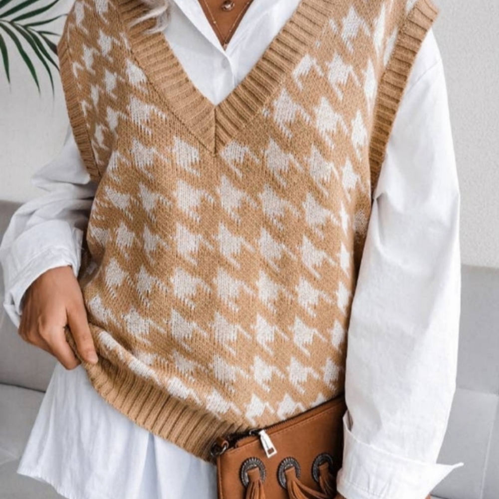 Houndstooth Knit V-Neck Vest
